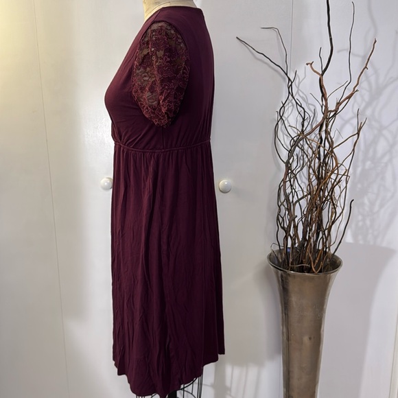 Ekouaer lace sleeve nightgown in maroon - Picture 3 of 6